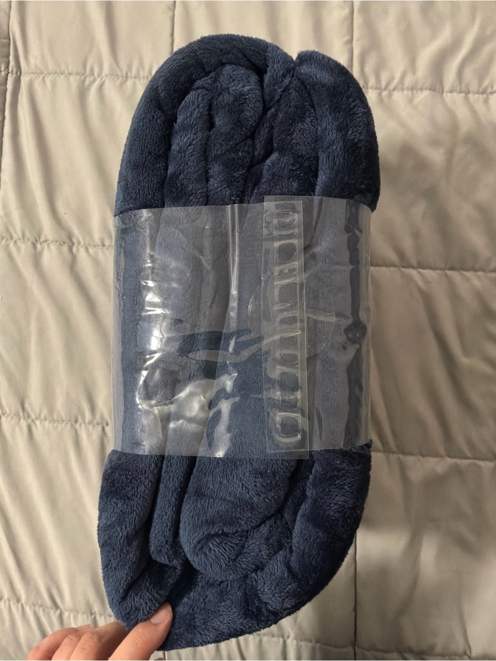 Comfort Bay Plush Cozy & Lightweight Queen Size Blanket in Navy Blue - Picture 2 of 3